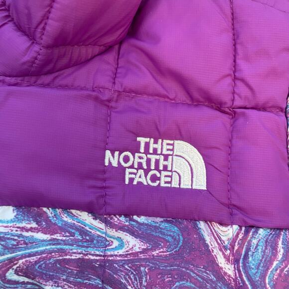 The North Face Girls Reversible Hooded Jacket 5T Purple Marble Print Puffer S23 - Picture 9 of 10
